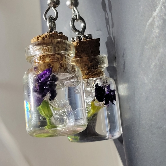 NEW Handmade Resin Earrings Preserved Little Purple Flower In Mini Glass Jar - Picture 9 of 15